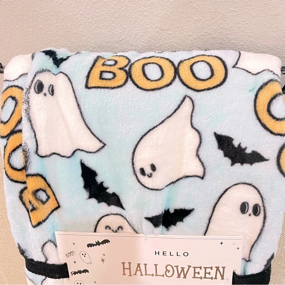 NEW Hello Halloween Oversized Plush Throw Blanket Ghost Bat Boo Blue 50x70‎ NWT